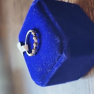 Fragrant Jewels size 5 b/w Silver Ring w Ring Box
